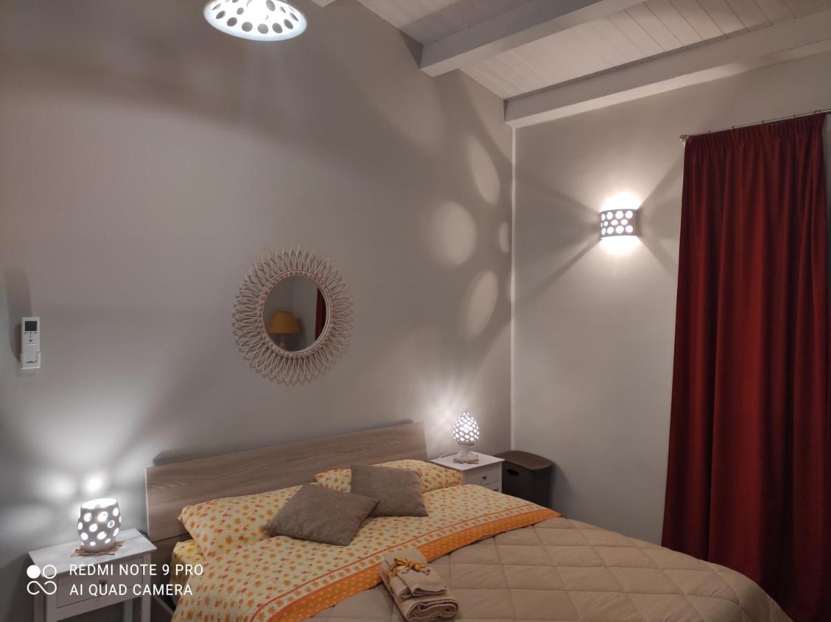 Case Vacanza Le Casette Santo Stefano di Camastra Ngoại thất bức ảnh